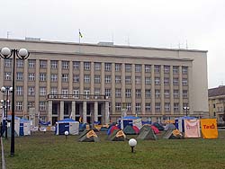 Наметове містечко перед ОДА
